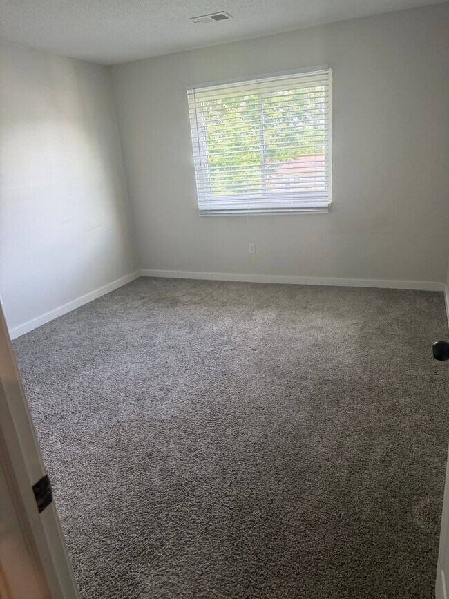 Foto del edificio - 3553 Heatherton Dr