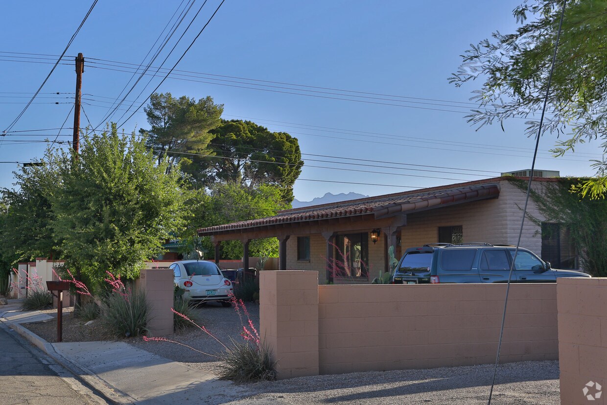 Primary Photo - 1216 N Wilson Ave