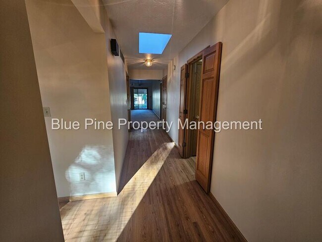 Building Photo - 2270 Henryanna Ave