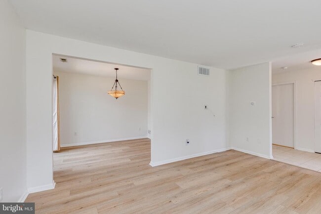 Foto del edificio - 3704 Fenwick Ln