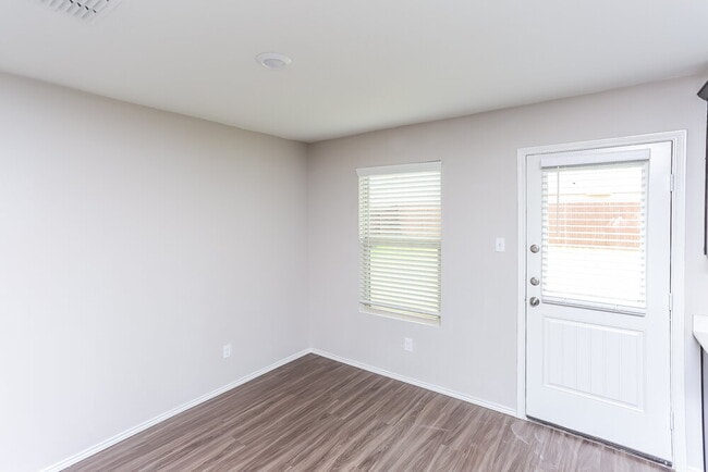 Building Photo - 412 Blue Crow Ln