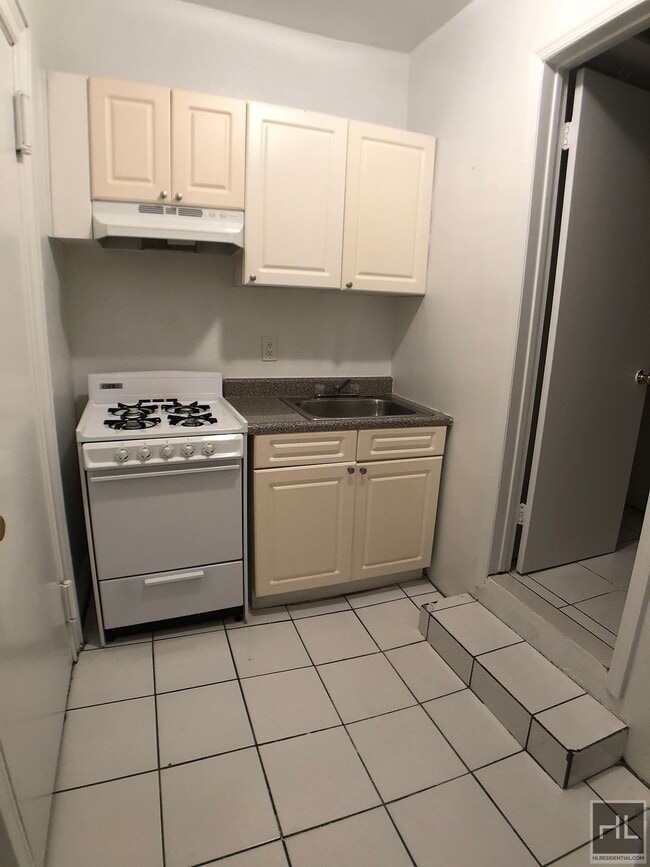 Building Photo - YORK AVENUE