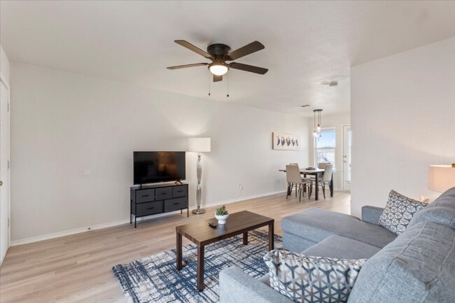 Foto del edificio - 5810 Redstone Dr