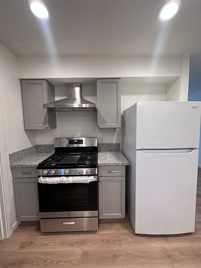 Building Photo - Fully remodeled interior home, available soon!