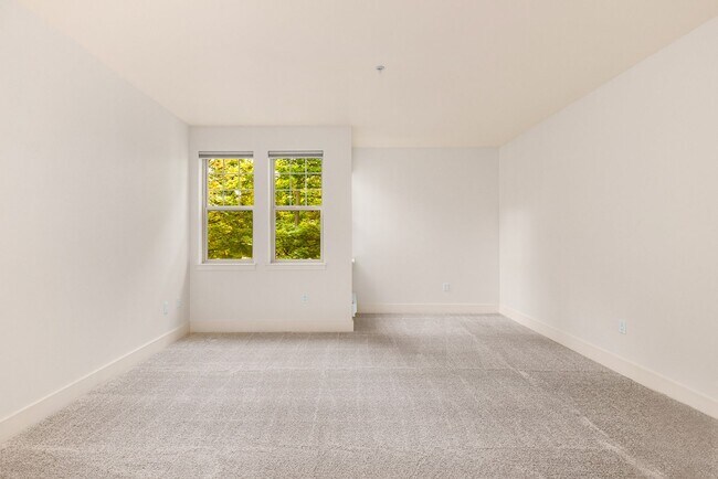 Building Photo - Updated 2 Bedroom 2 Bath Redmond - 1 Car Detached Garage