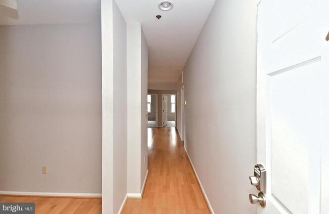 Building Photo - 154 Bridge St