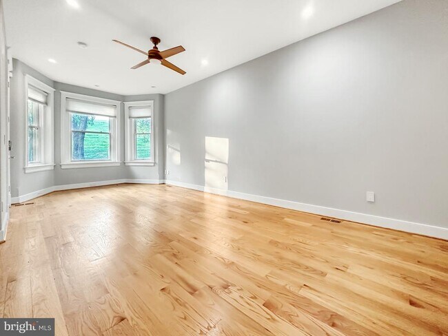 Foto del edificio - 122 Bryant St NW