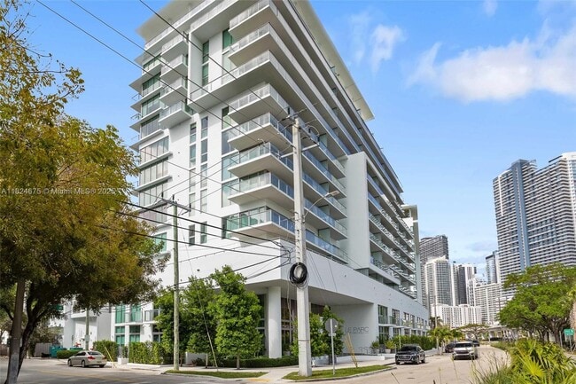 Building Photo - 1600 SW 1st Ave