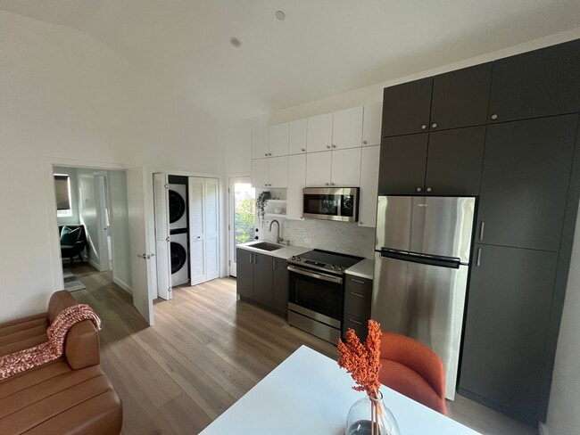 Building Photo - 11411 Braddock Dr