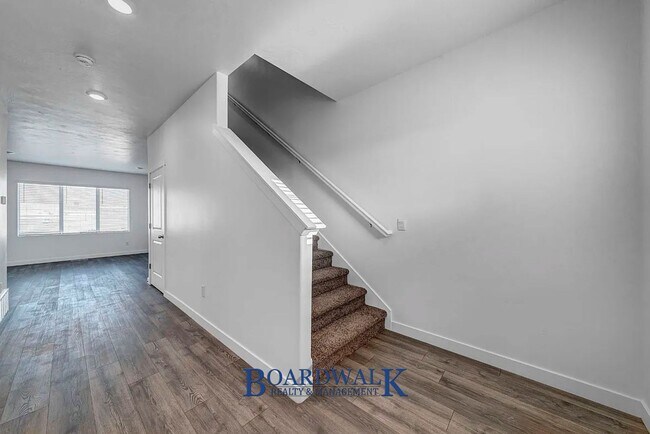 Foto del edificio - Modern 3-Bed Home with Yard & Amenities