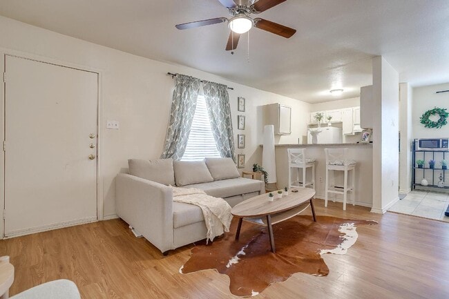Building Photo - ** Short term, mid term long term stay ava...