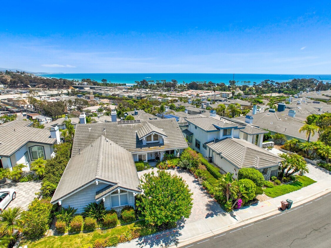 Primary Photo - Stunning 4 Bed | 3.5 Bath Home Office and ...