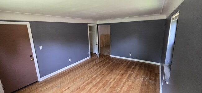 Building Photo - 7115 Eastlawn Dr