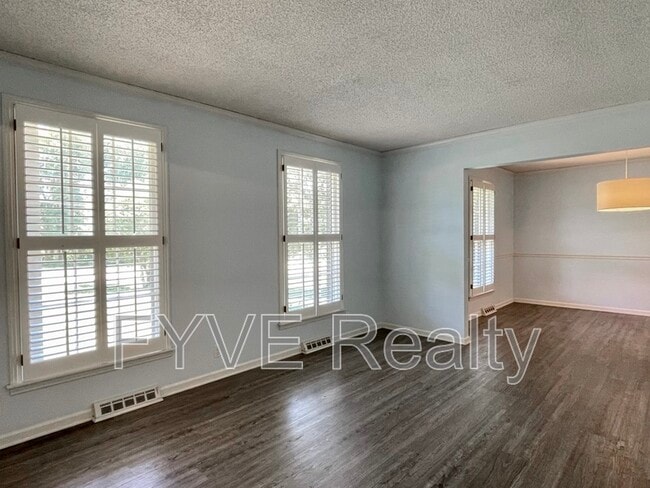 Building Photo - 1505 Lipscomb Dr