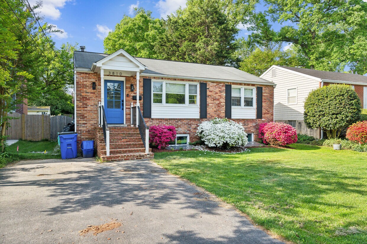 Primary Photo - 3810 Lawrence Ave