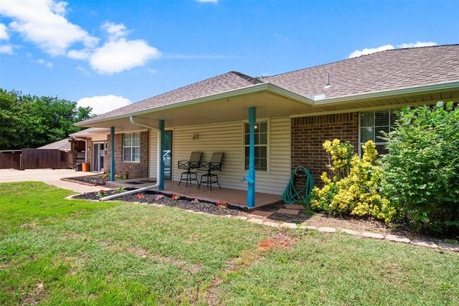 Building Photo - 1829 Ranchwood Dr