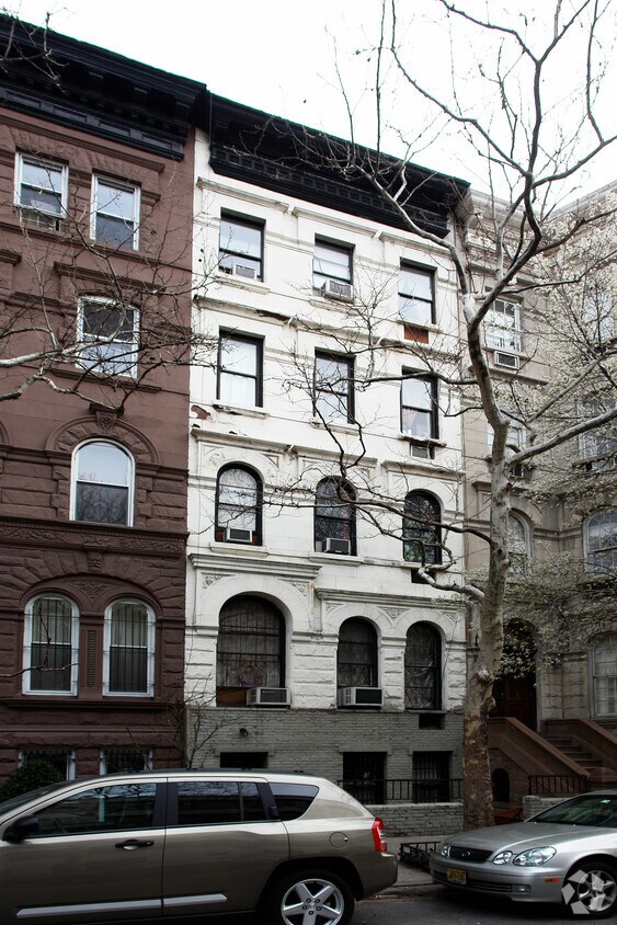 Building Photo - 111 W 77th St