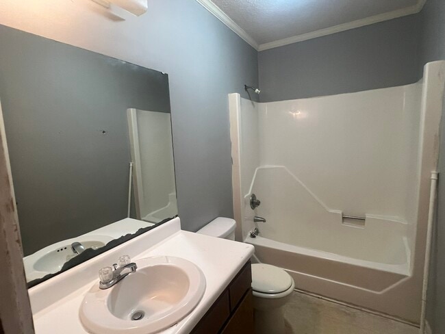 Baño completo - 3208 Crestwood Dr