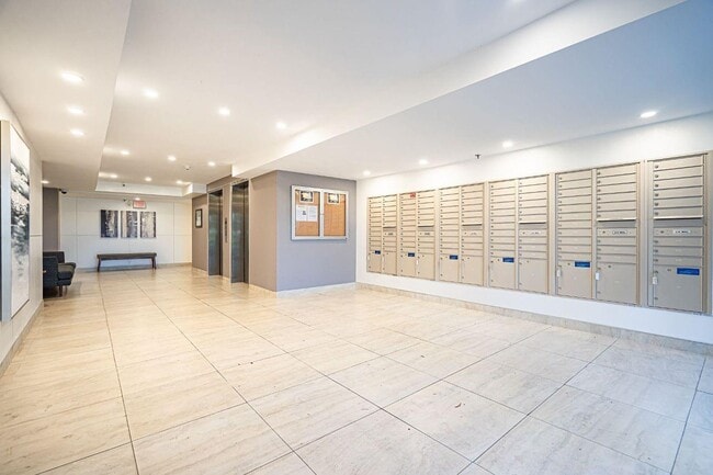 Building Photo - 105 Lake Emerald Dr