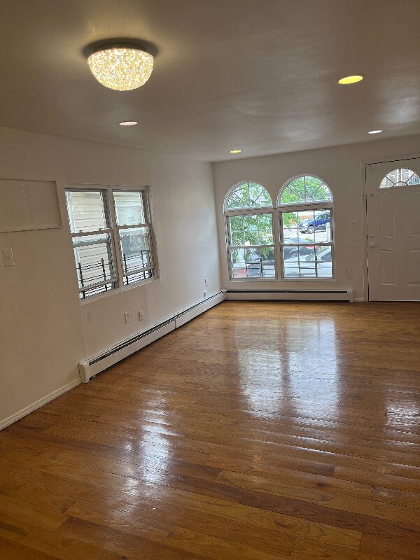 Foto del edificio - 94-18-94110 110th St