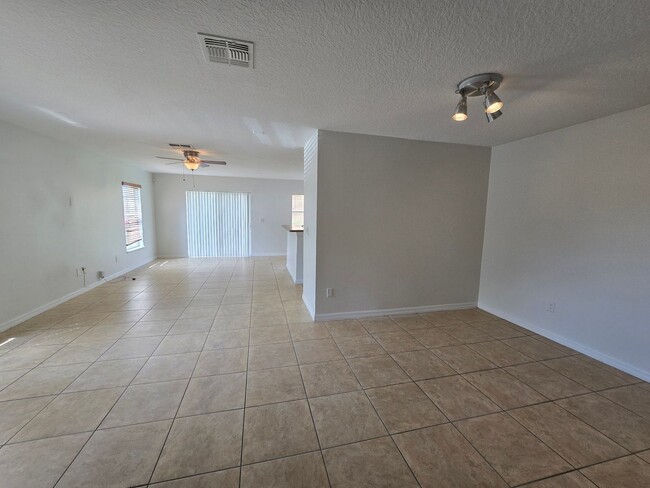 Foto del edificio - *SPACIOUS TOWNHOME* Hawthorne Village - Ac...