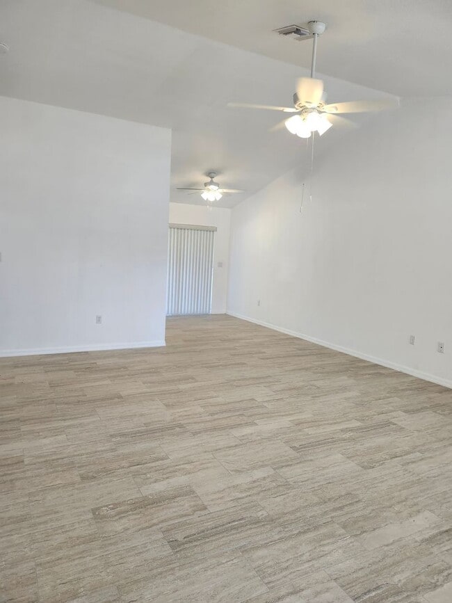 Foto del edificio - Deep Creek updated duplex for RENT!