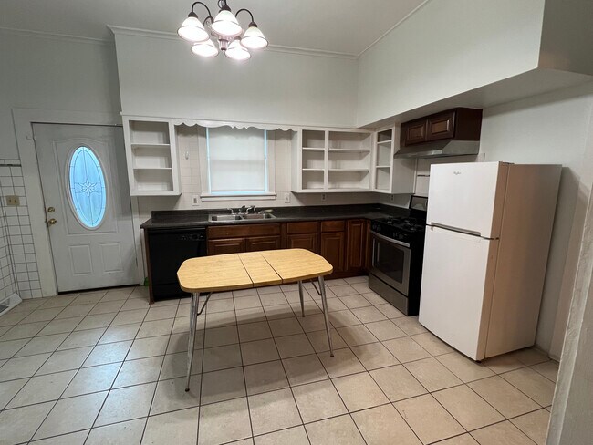 Kitchen - 430 Lodi St