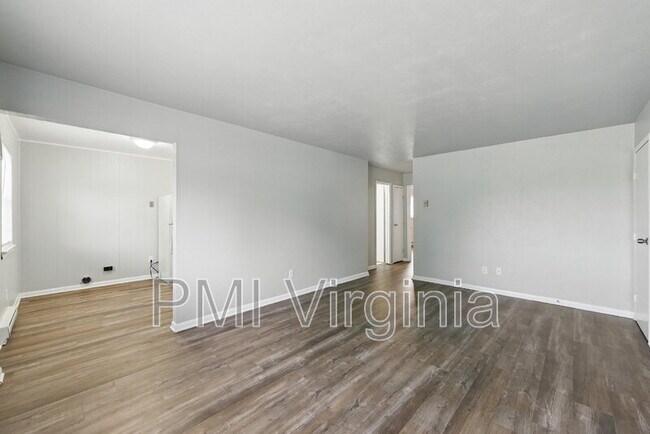 Foto del edificio - 2421 Courtney Ave
