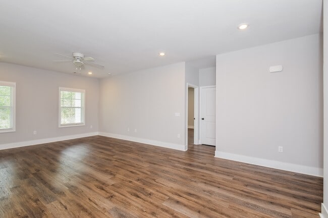 Building Photo - 65 Laura Ct.