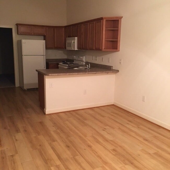 Foto del edificio - 855SF 1BR 1.5BA  Condo