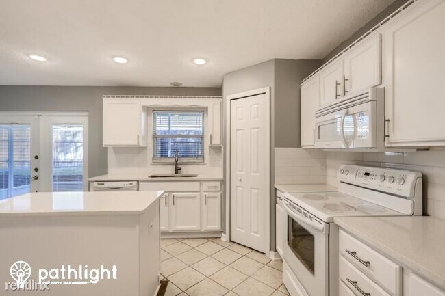 Building Photo - 4 br, 3 bath House - 100 Oak View Pl UNIT