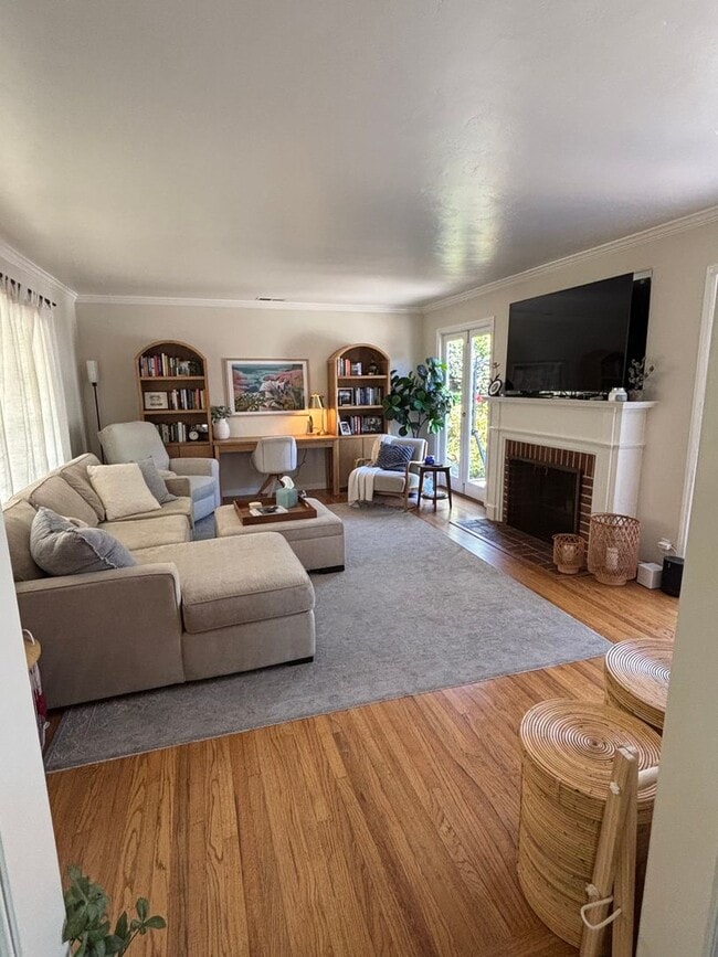 Building Photo - Charming 2 Bedroom 1 Bathroom Home in Palo...