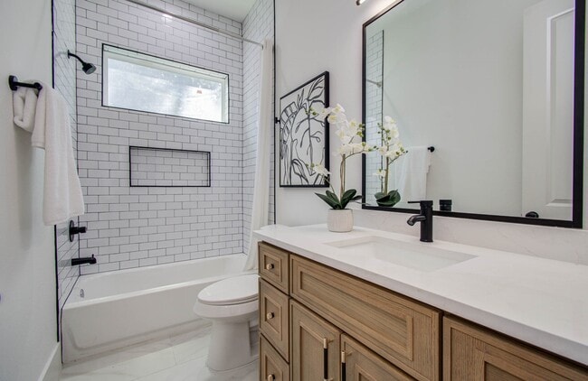 Foto del edificio - 1802 Rollingwood Dr