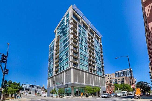 Building Photo - 700 W Van Buren St