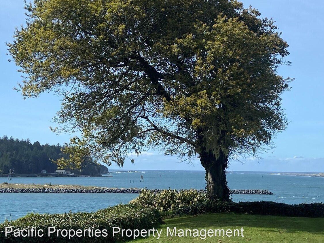 3 br, 2 bath House 91251 Cape Arago Hwy House Rental in Coos Bay