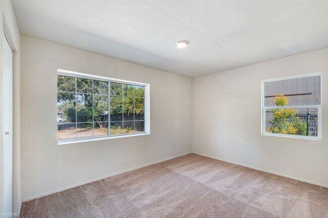 Foto del edificio - 4 br, 2 bath House - 8425 Redwood Avenue