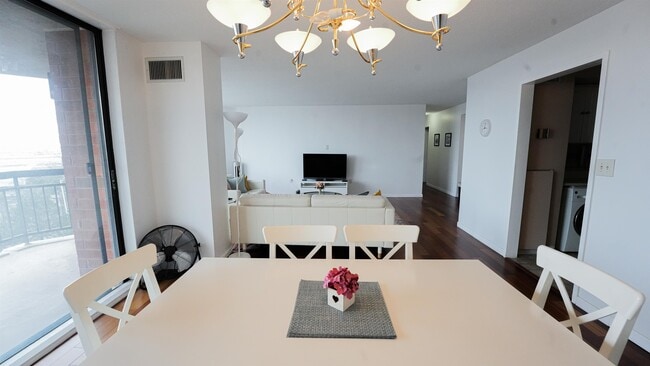 Building Photo - 607 Harmon Cove Tower