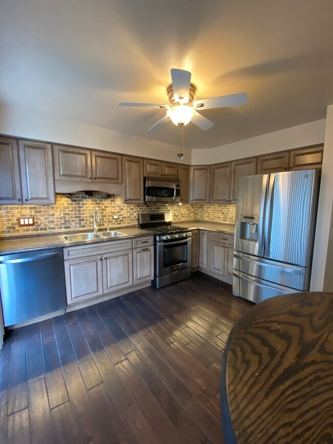 Building Photo - 7844 Bristol Park Dr