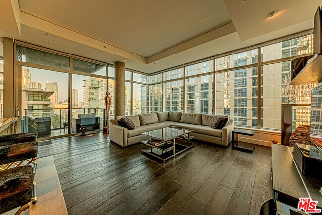 Foto del edificio - 1155 S Grand Ave
