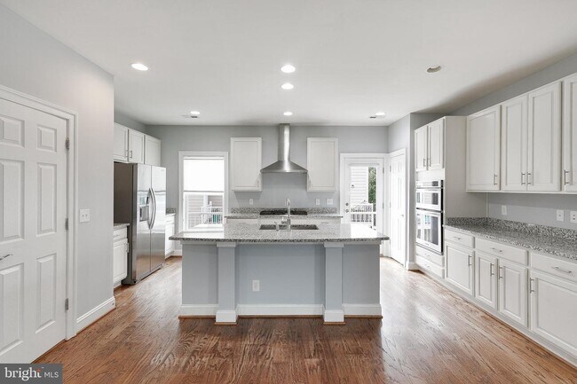 Building Photo - 9558 Canonbury Square