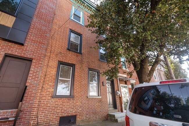 Building Photo - Newly Renovated Home Northern Liberties