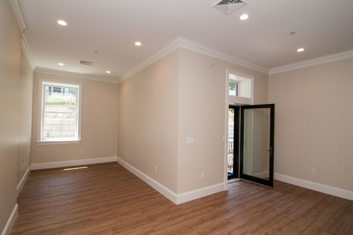 7 Russell St, Plymouth, MA 02360 Condo for Rent in Plymouth, MA