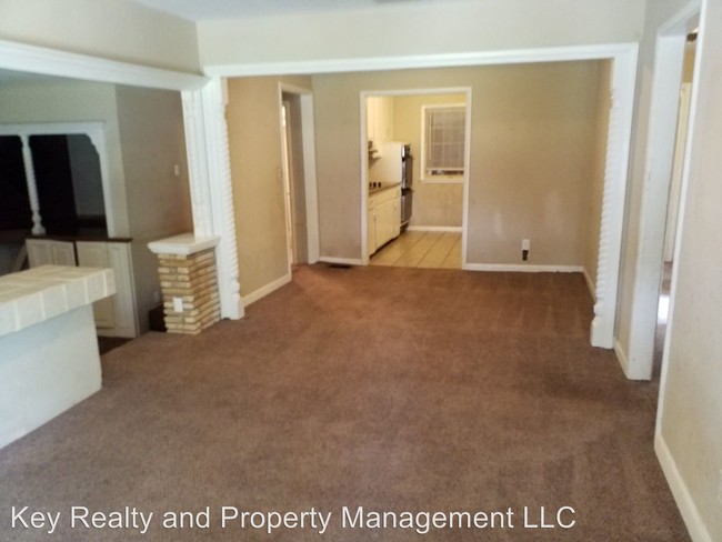 Building Photo - 3 br, 2 bath House - 4916 S. Drexel Ave
