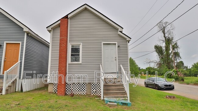 Building Photo - 1400 Maple St