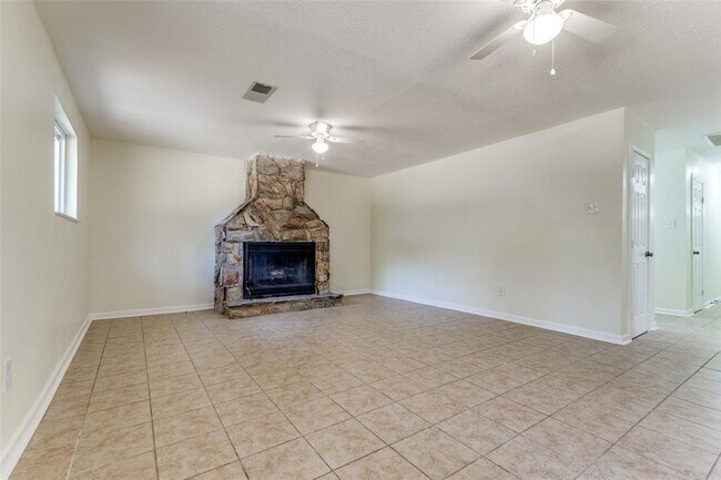 Foto del edificio - 3430 Shadowcrest Ln