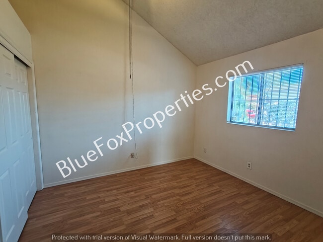 Building Photo - 2740 N Malibu Dr