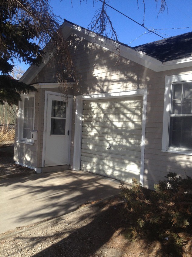 311 9th Street, front porch and garage - 311 9th St