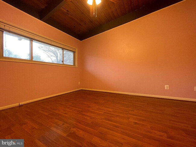 Building Photo - 4379 Americana Dr
