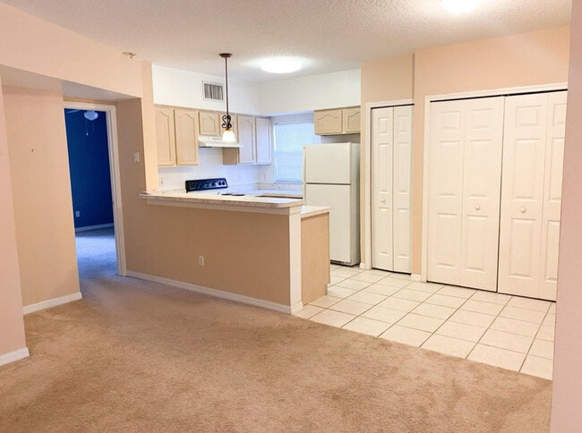 Building Photo - 2805 E Washington St