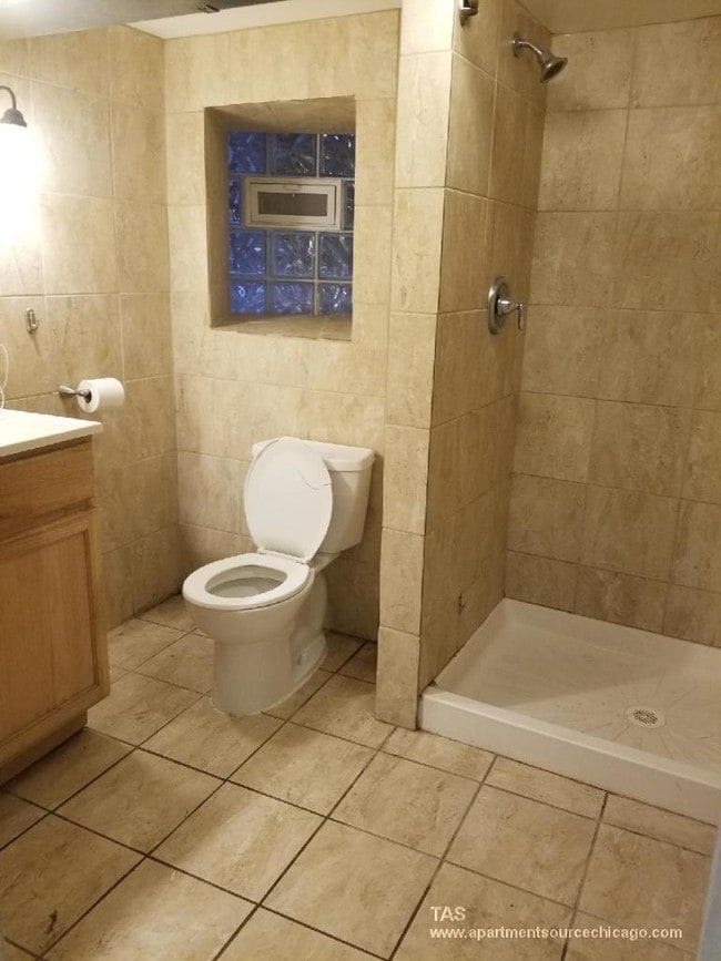 Building Photo - Huge garden studio in the heart of Lakeview!